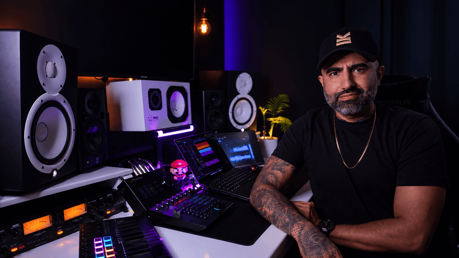 Jason Noise en su estudio